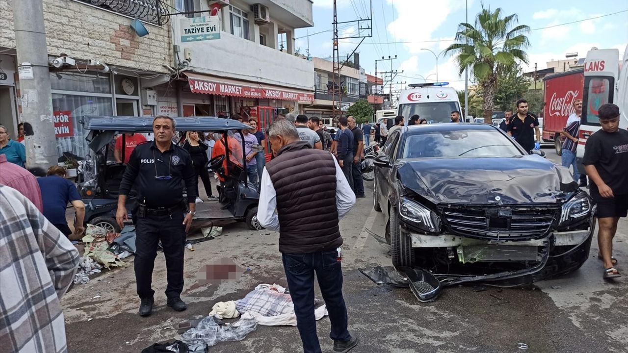 Adana Seyhan'da otomobille çarpışan elektrikli golf aracındaki 3 kişi yaralandı