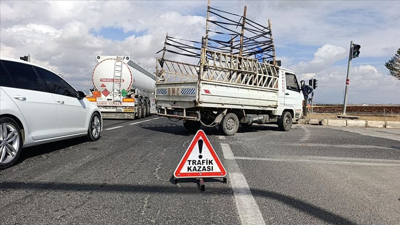 Adıyaman'da İki Ayrı Trafik Kazasında 7 Kişi Yaralandı