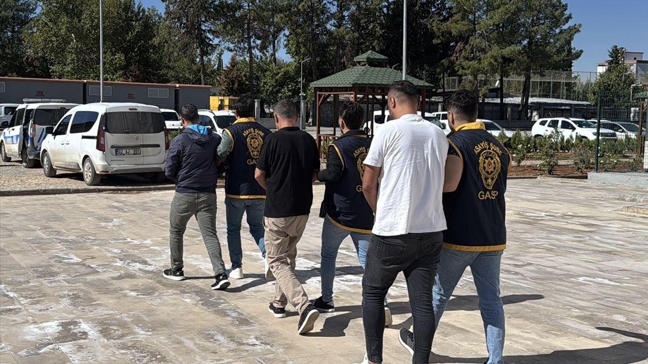 Adıyaman'da Kasten Adam Öldürme Davası Öncesi Adliye Önünde Silahlarla Yakalanan 3 Kişi