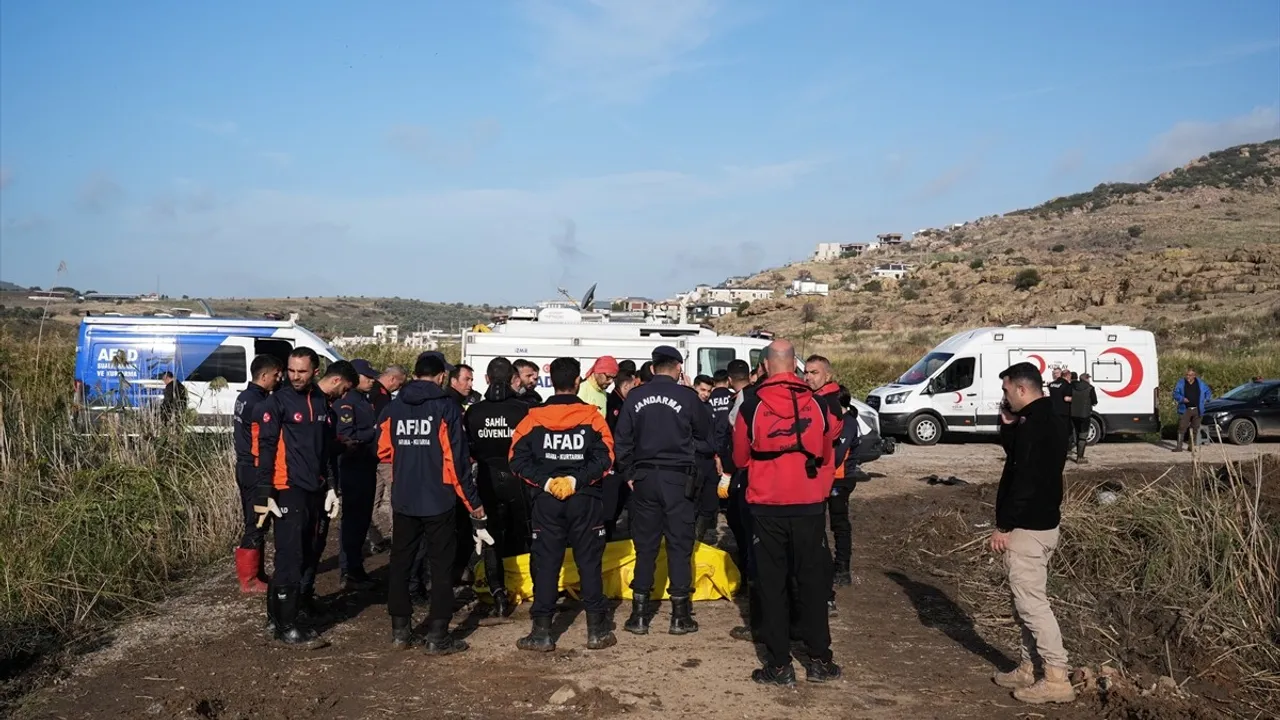AFAD Başkanı Pehlivan: Foça'da arama ve temizlik çalışmaları sürüyor; eşya zararları pazartesi hesaplara yatırılacak