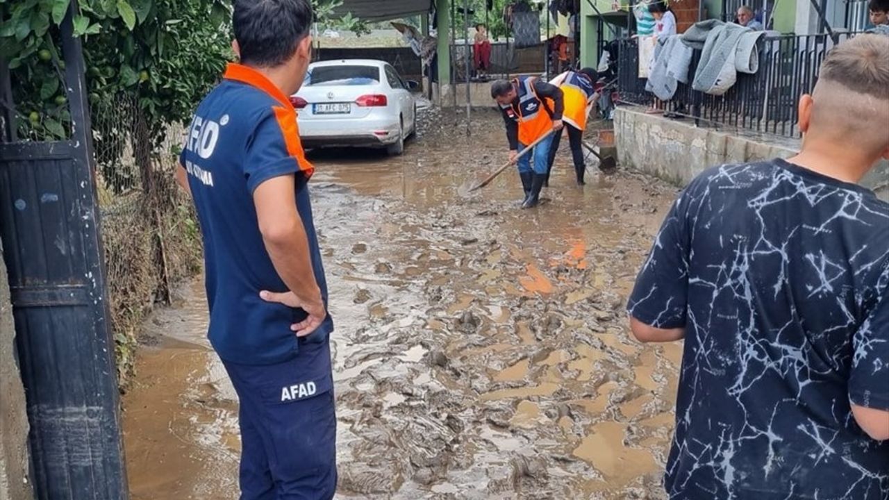 AFAD: Payas'taki sağanakta konutları zarar gören 80 aileye 3 milyon 894 bin 580 lira ödeme yapıldı