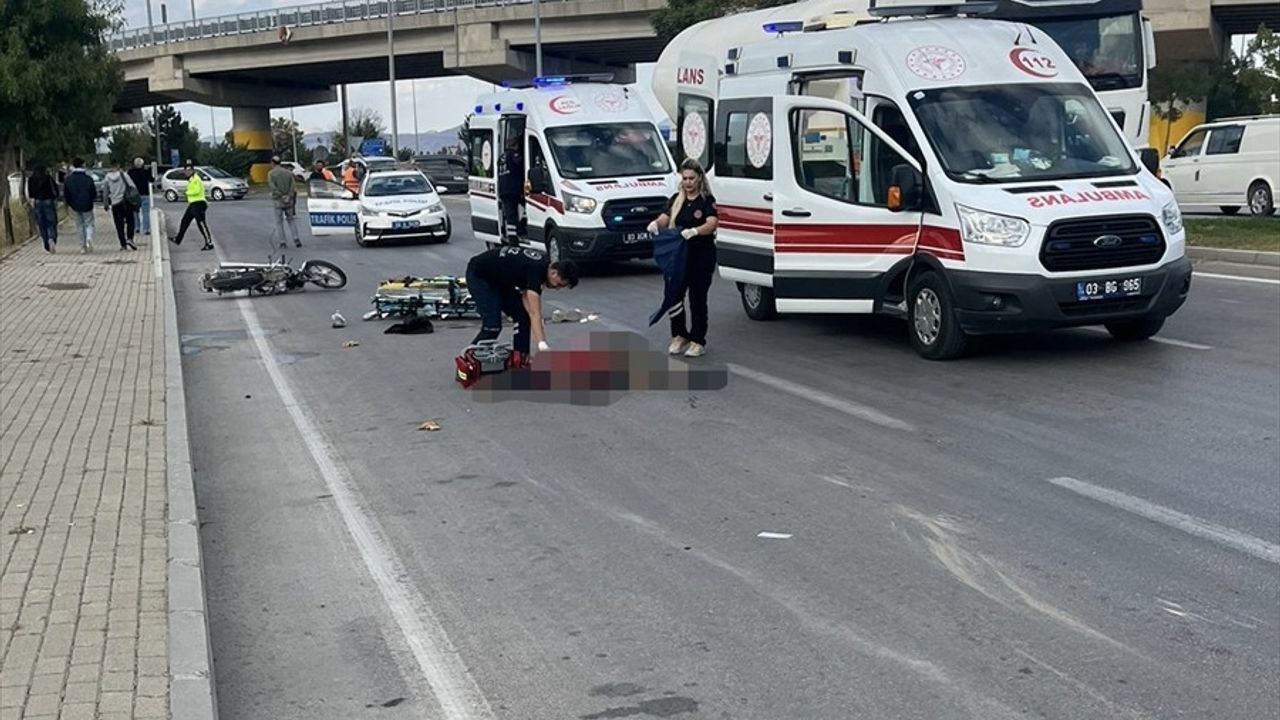 Afyonkarahisar'da tır-motosiklet çarpışmasında 2 kişi hayatını kaybetti