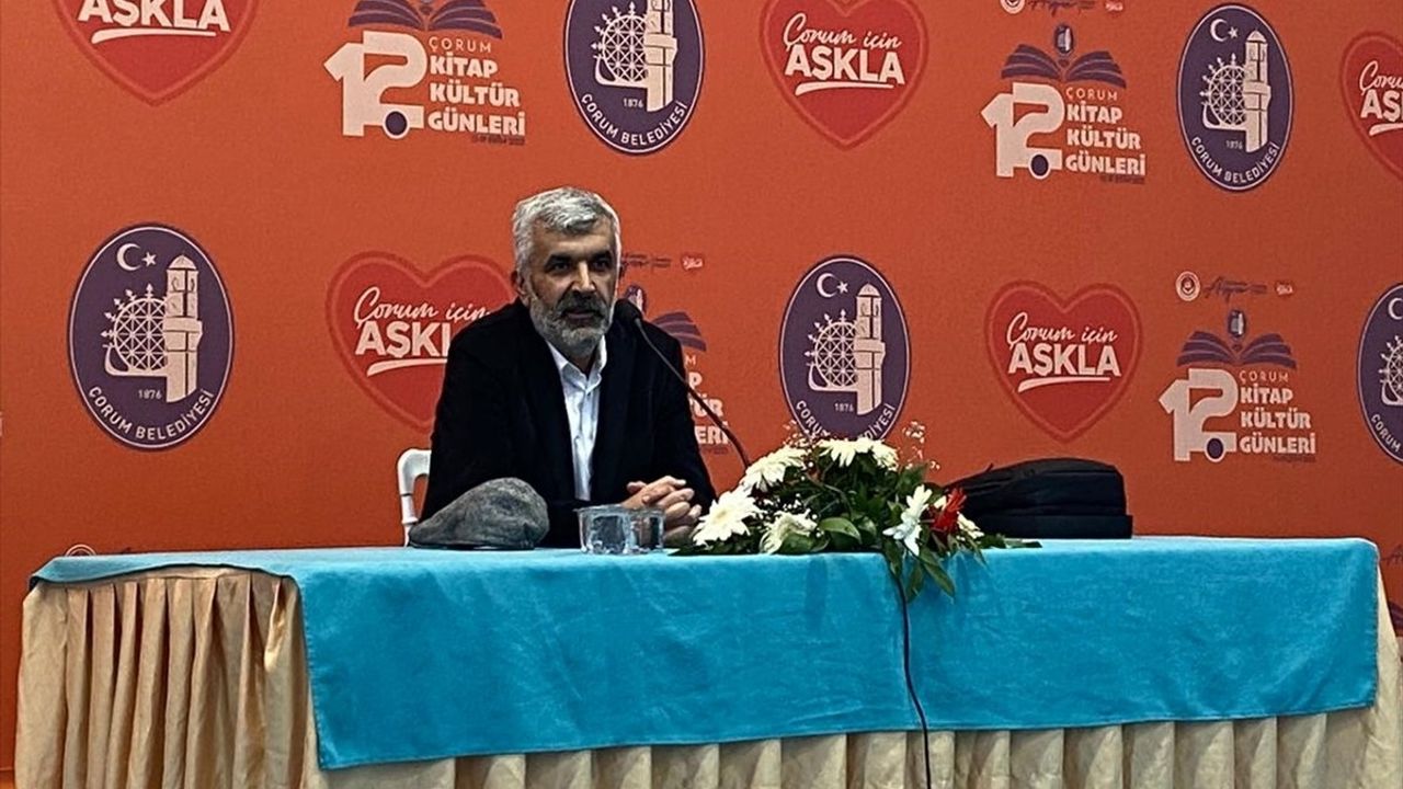 Ahmet Turgut Çorum'da "Sumud Filosu" söyleşisinde okurlarıyla buluştu