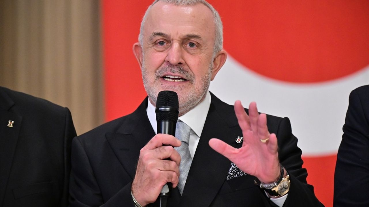 Ahmet Ürkmezgil, 19 Ekim'deki Divan Kurulu Seçimi Öncesi Beşiktaş Üyeleriyle Buluştu