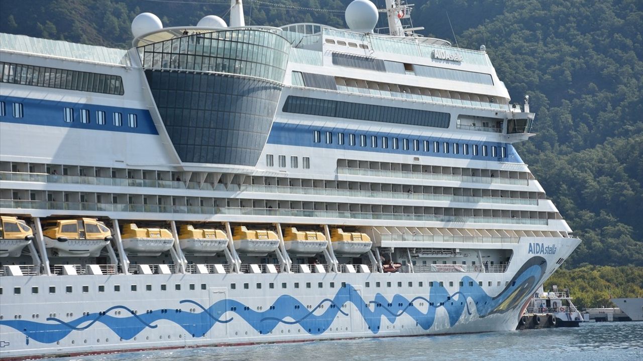 Aida Stella Kruvaziyeri Marmaris'e 2 bin 500 Yolcu Getirdi