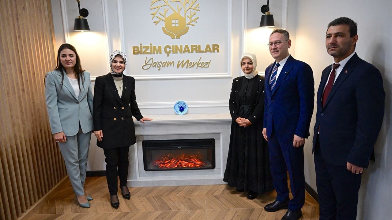 Aile Yılı kapsamında Başakşehir'e yeni hizmet: Bizim Çınarlar Yaşam Merkezi ve BAKMER açıldı