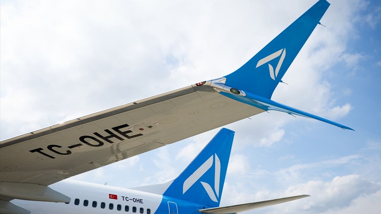 AJet'in TC-OHE kuyruk tescilli 5. fabrika çıkışlı Boeing 737-8 MAX uçağı İstanbul'da