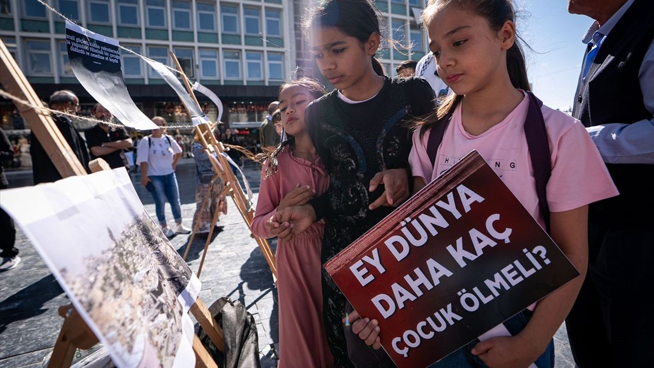 AK Parti Altındağ Gençlik Kolları üyeleri Ankara'da Gazze'ye yönelik saldırıları protesto etti