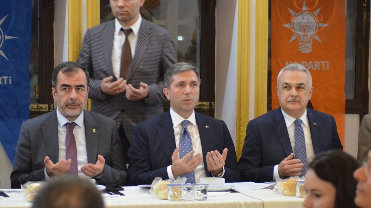 AK Parti Genel Başkan Yardımcısı Zafer Sırakaya Aydın'da dayanışma yemeğinde konuştu