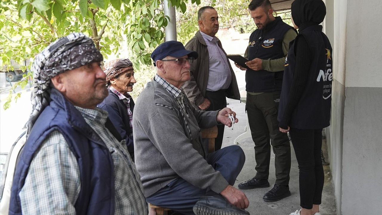AK Parti Mobil İletişim Merkezi İzmir kırsalında talepleri yerinde dinledi