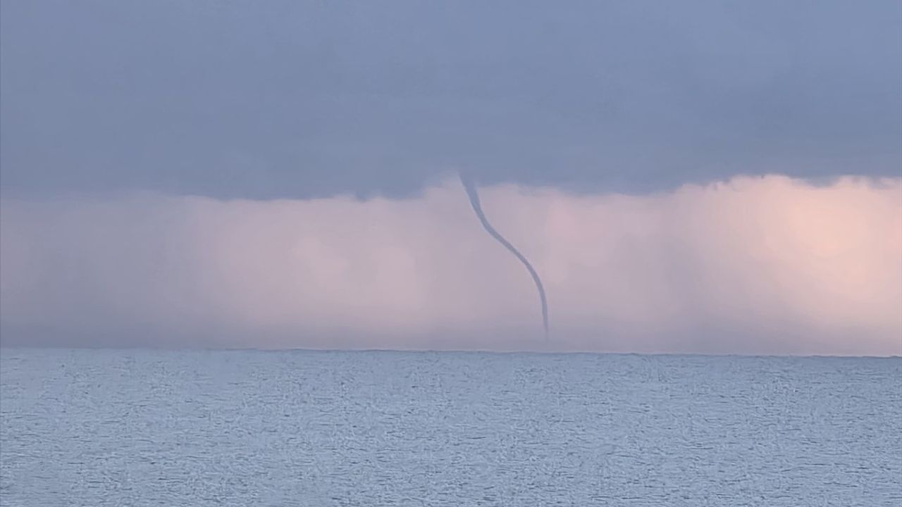 Alanya açıklarında denizde hortum oluştu
