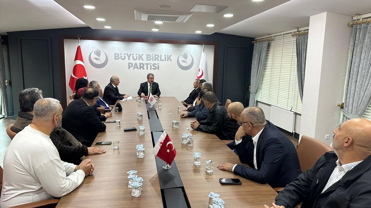 Alevi-Bektaşi temsilcileri BBP Genel Merkezi'ni ziyaret etti: Destici çözüm arayışını vurguladı
