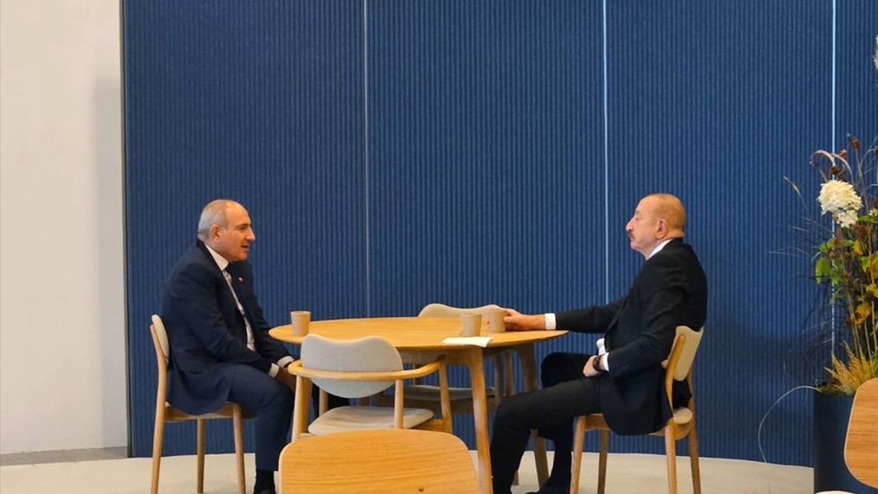 Aliyev ile Paşinyan Kopenhag'da Görüştü: Bölgesel Ulaşım ve Washington Mutabakatları Ele Alındı