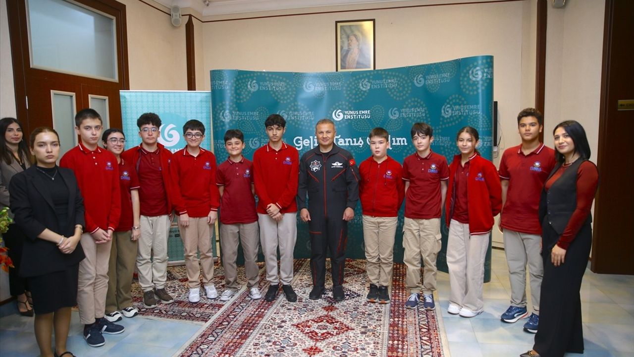 Alper Gezeravcı Bakü'de gençlerle buluştu: Milli Uzay Programı ve insanlı görevler anlatıldı