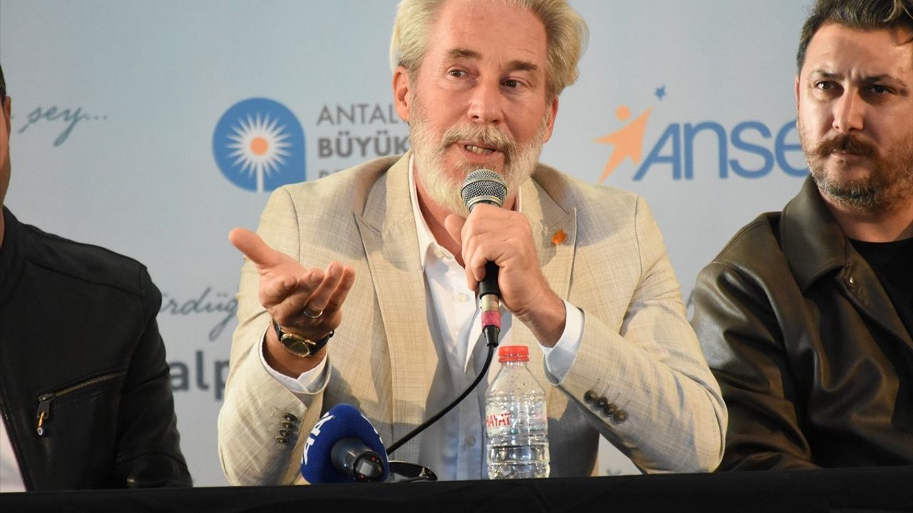 Altın Portakal'da 'Kanto' filmi gösterildi; yönetmen ve oyuncularla söyleşi yapıldı