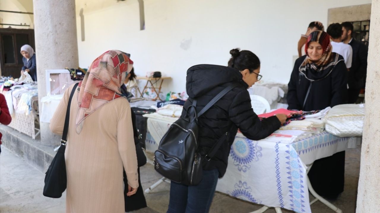 Amasya'da Filistin'e Destek İçin Hayır Çarşısı Açıldı