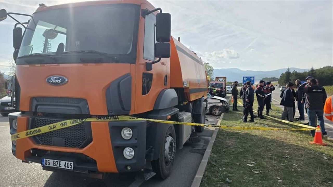Amasya'da hafif ticari araçla temizlik kamyonu çarpıştı: 4 ölü, 2 yaralı