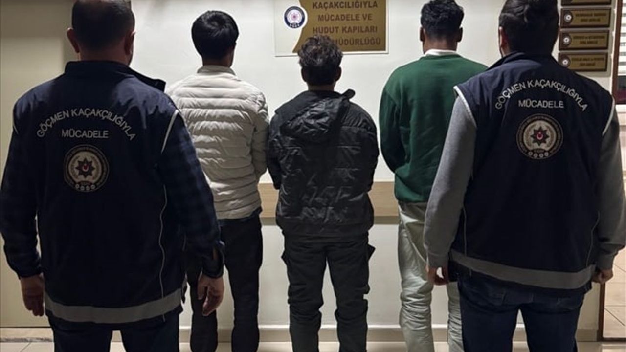 Amasya'da minibüste 3 düzensiz göçmen yakalandı; 2 şüpheli tutuklandı