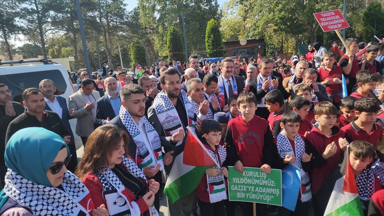 Amasya'nın Suluova ilçesinde Gazze'ye destek yürüyüşü düzenlendi