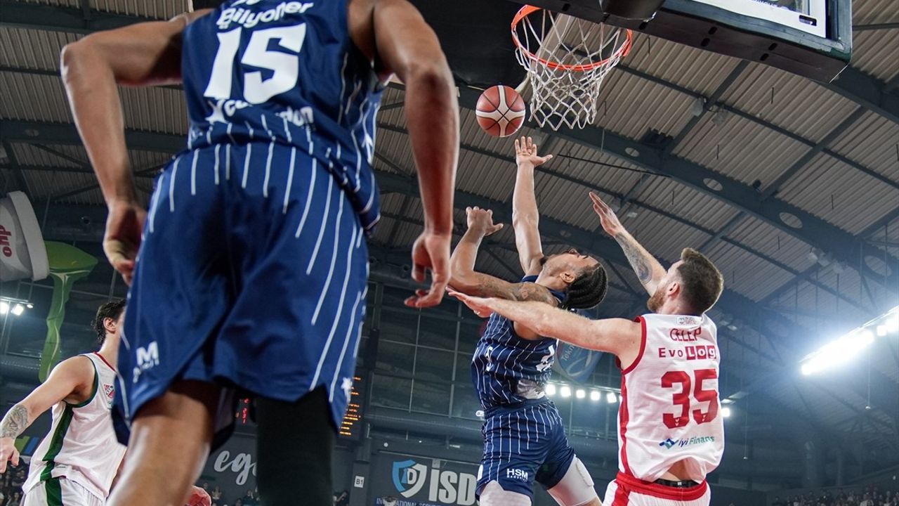 Anadolu Efes 101-87 Karşıyaka — Türkiye Sigorta Basketbol Süper Ligi'nde 4'te 4