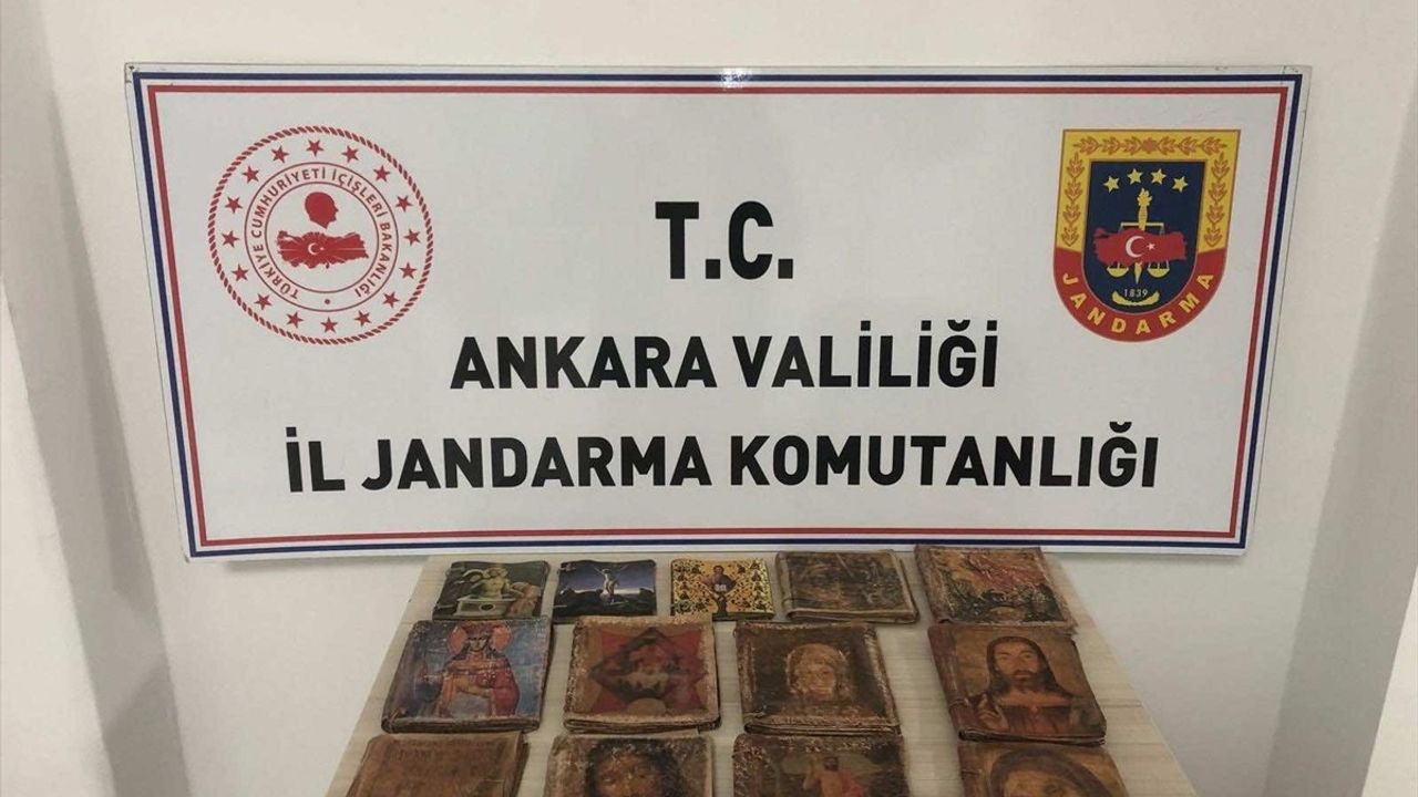 Ankara'da 17. ve 18. yüzyıla ait 13 İbranice el yazması kitap ele geçirildi