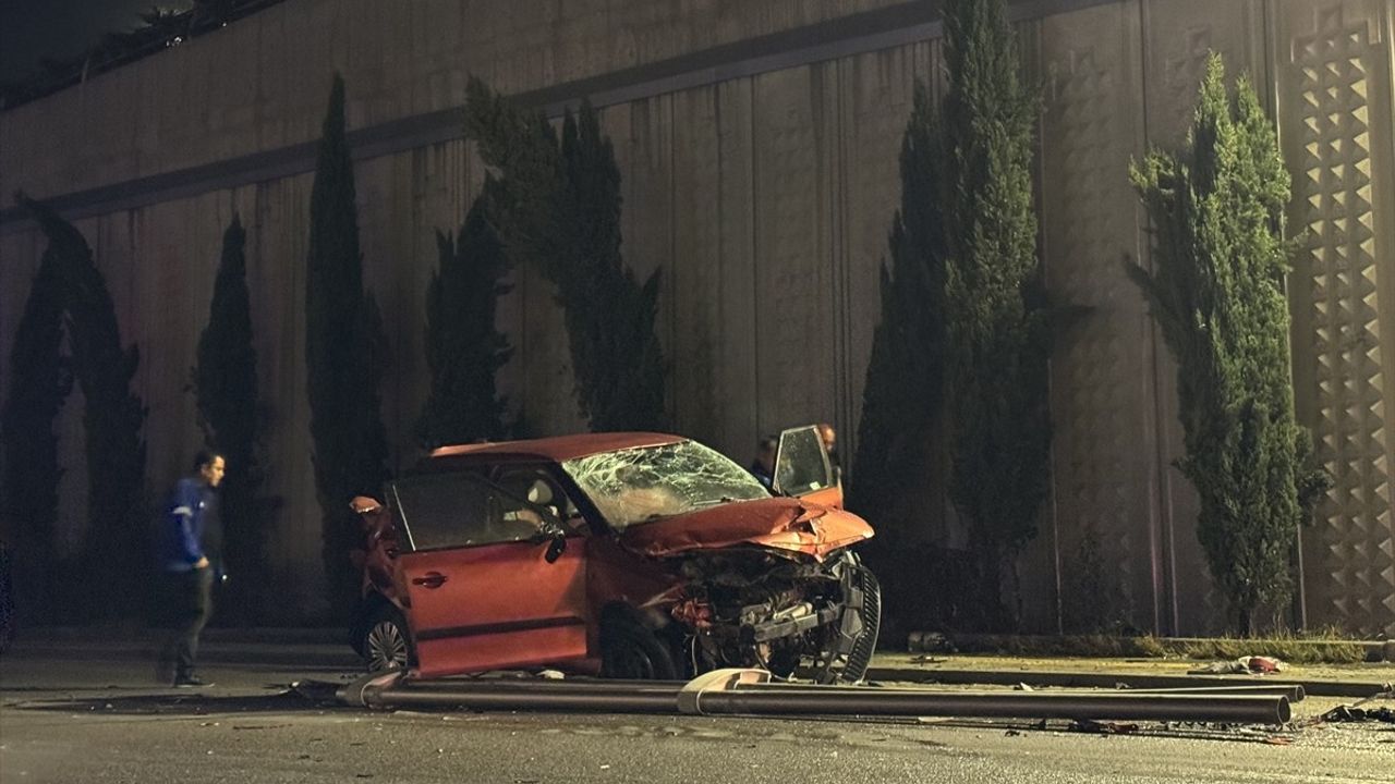 Ankara'da Mamak Köprüsü'nden Düşen Otomobilin Sürücüsü Ağır Yaralandı