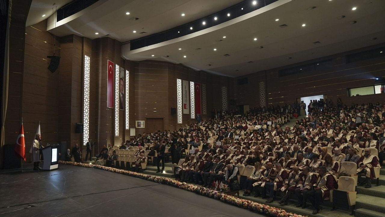 Ankara Hacı Bayram Veli Üniversitesi 2025-2026 Akademik Yılı Açılış Töreni — Bostancı'dan insana odaklı eğitim vurgusu