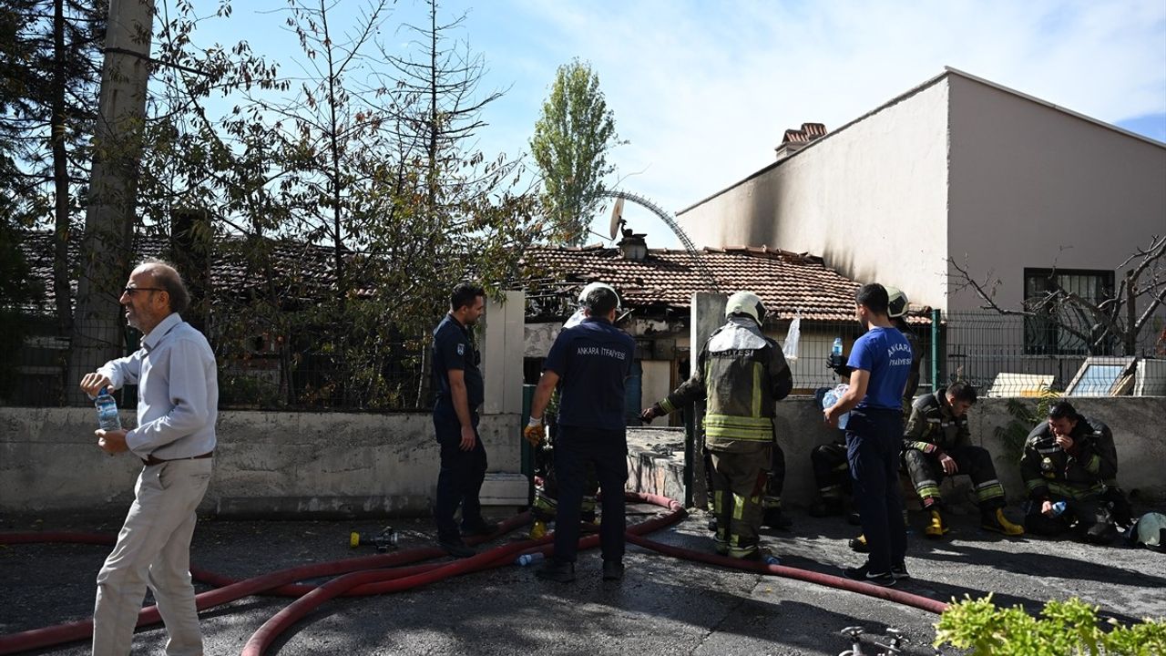 Ankara Sincan'da gecekondu yangını: yapı kullanılamaz hale geldi