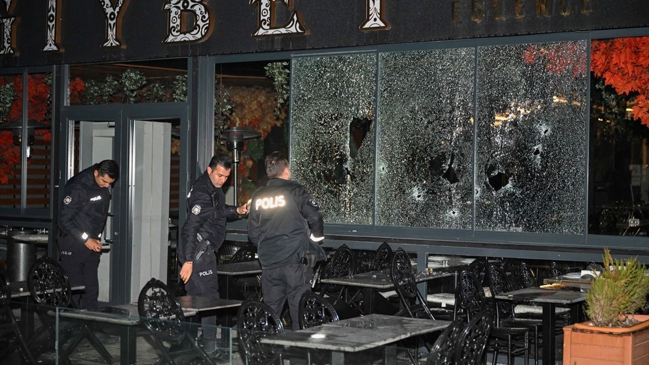 Ankara Yenimahalle'de eğlence mekanına plakasız motosikletli iki kişi tarafından kurşunlandı