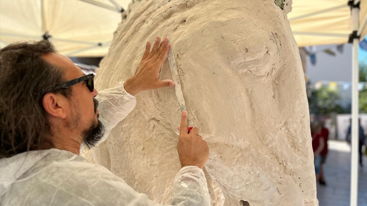 Antalya'da 10. Uluslararası Kaleiçi Old Town Festivali sergi ve performanslarla sürüyor