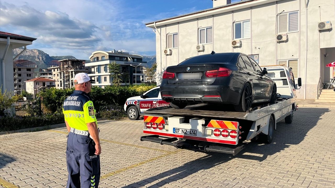 Antalya'da drift yapan sürücüye 92 bin 784 lira ceza, ehliyete el konuldu