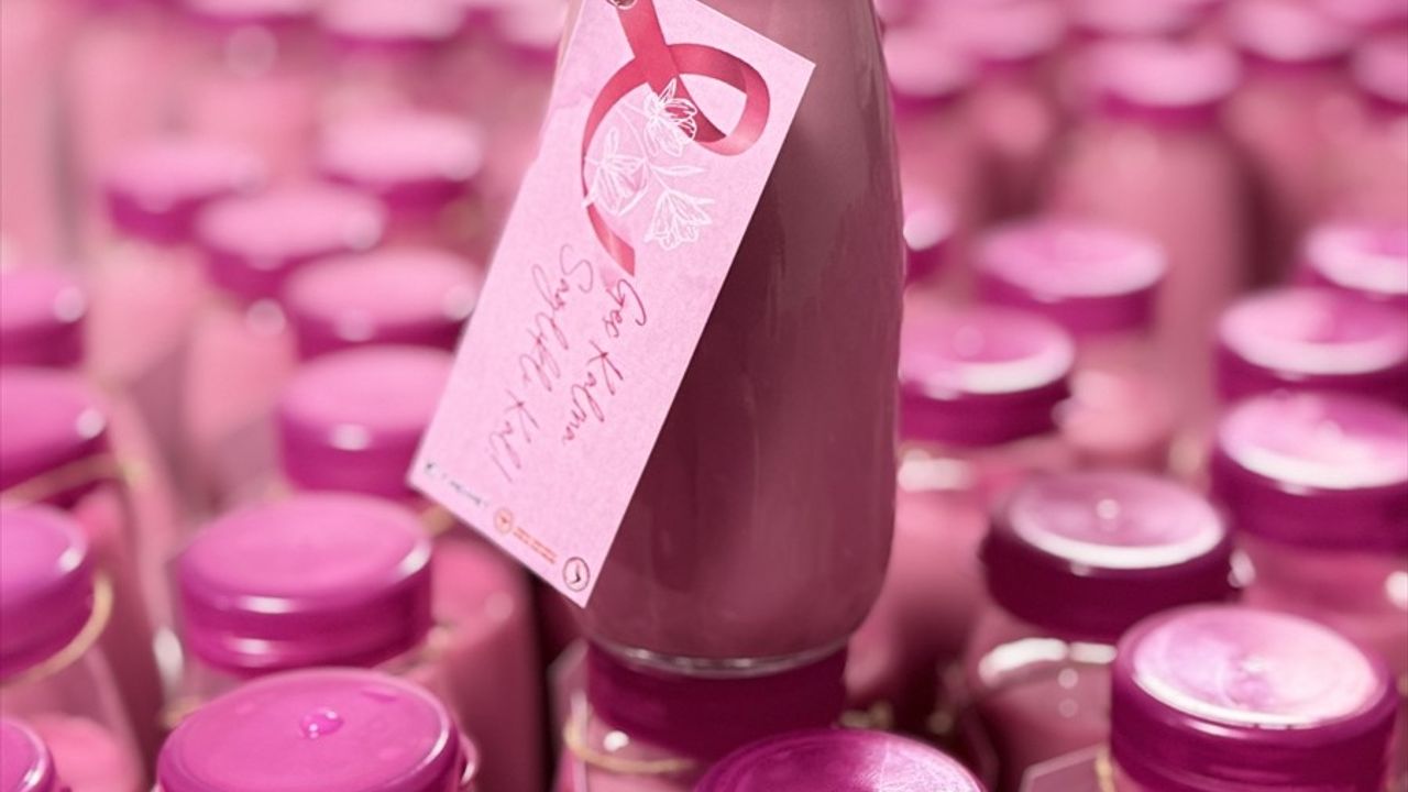 Antalya'da pembe içecekle meme kanseri farkındalığı: Sağlıklı yaşam vurgusu