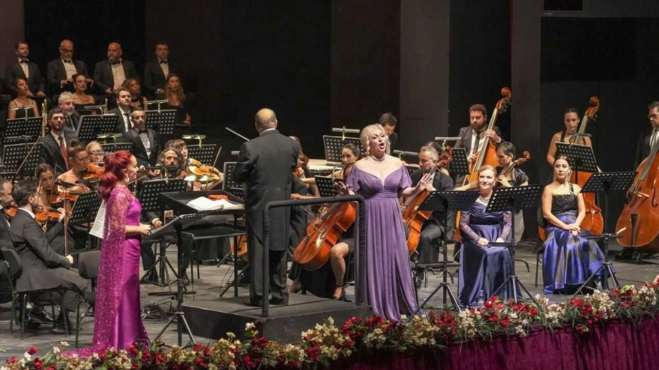 Antalya Devlet Opera ve Balesi sezonu 'Yevgeni Onegin' ile kapalı gişe açtı