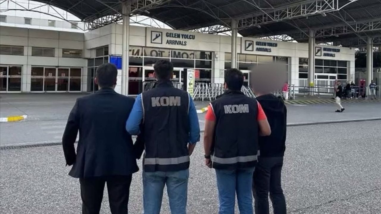 Antalya Havalimanı Gümrük Müdürlüğünde 5 Memur 'Zimmet' Suçlamasıyla Tutuklandı