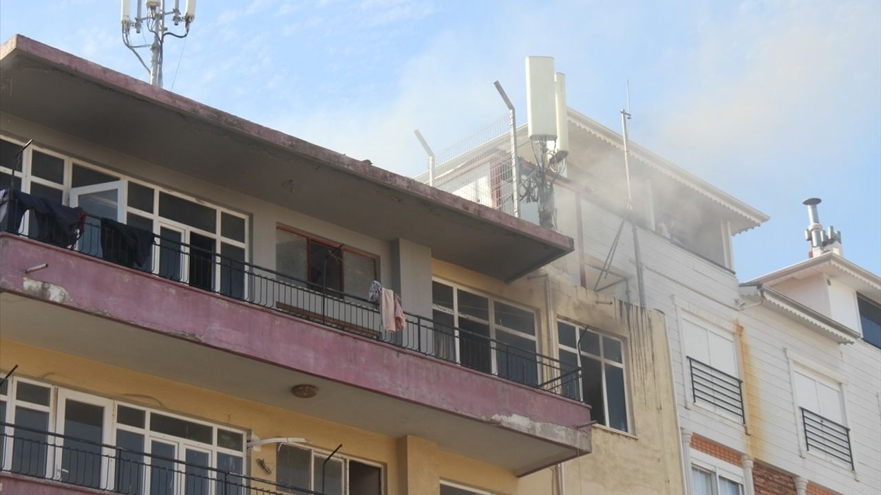 Antalya Serik'te Ev Yangını: Yan Binada Mahsur Kalan 5 Suriye Uyruklu Çocuk Kurtarıldı