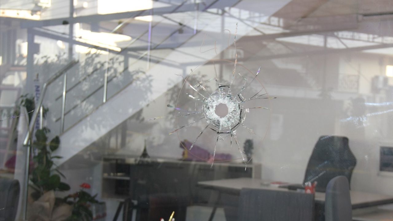 Antalya Serik'te gayrimenkul ofisinde silahlı kavga: 2 ölü, 1 yaralı