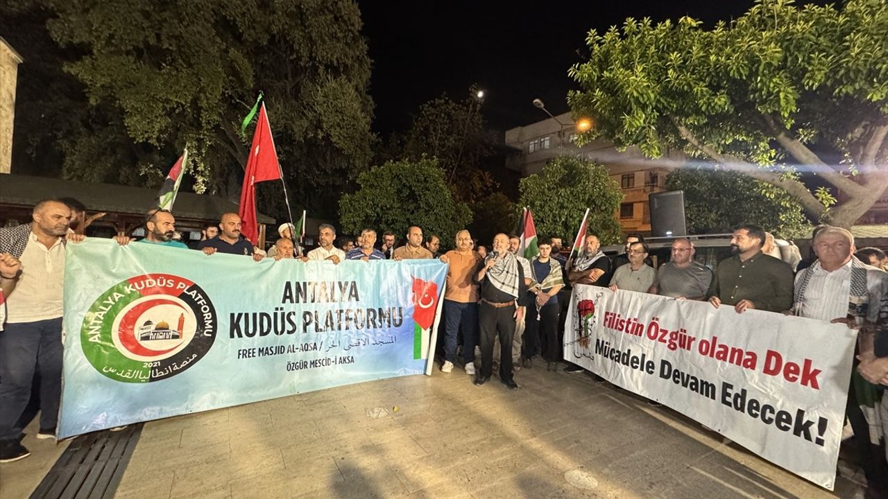 Antalya ve Burdur'da İsrail'in Küresel Sumud Filosu saldırısı protesto edildi