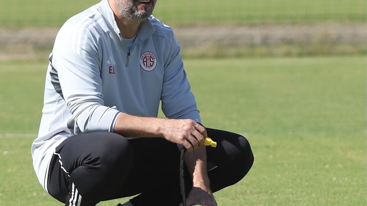 Antalyaspor, Gaziantep FK maçı hazırlıklarını Erol Bulut yönetiminde sürdürdü; yardımcı ekip açıklandı