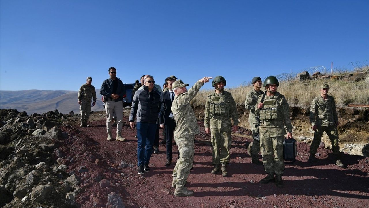 Ardahan Valisi Hayrettin Çiçek, Gürcistan sınır hattındaki güvenlik çalışmalarını yerinde inceledi