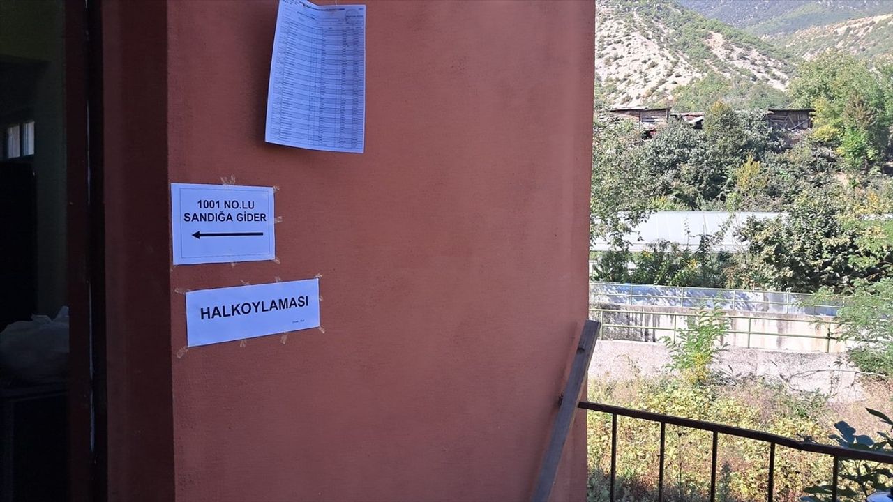 Artvin Ekşinar'da referandum: Köylüler 'köy olarak kalma' kararını onayladı