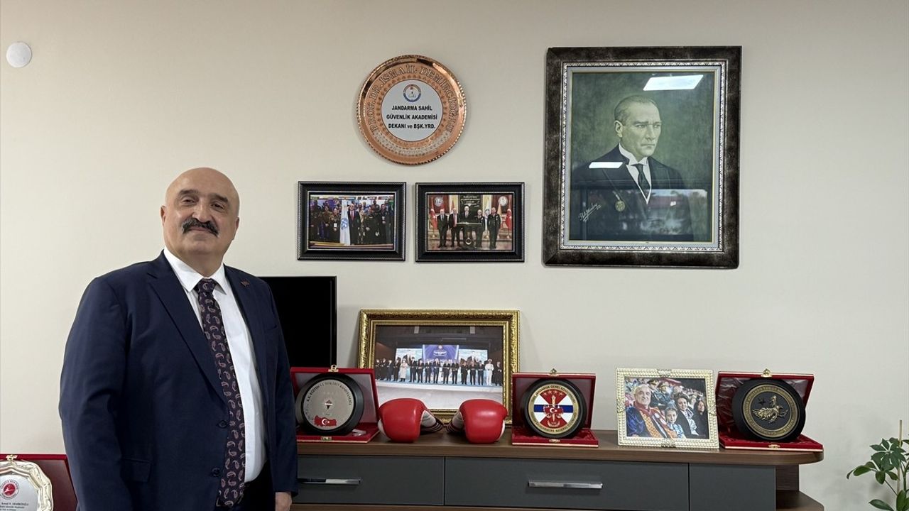 Artvin Valisi Turan Ergün: Doğu Karadeniz'de görülen insansız deniz araçlarına yaklaşılmaması çağrısı