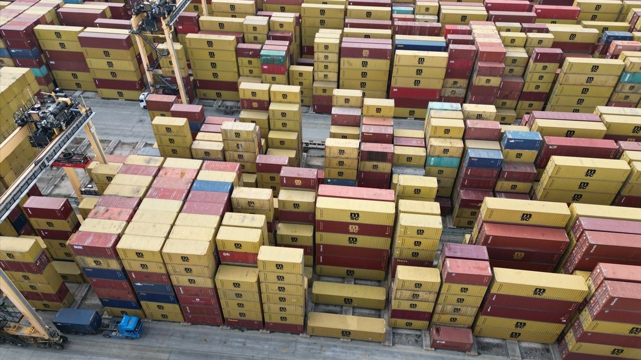 Asyaport Limanı'nda 21 yaşındaki vinç operatörü Şifa Çuhadar