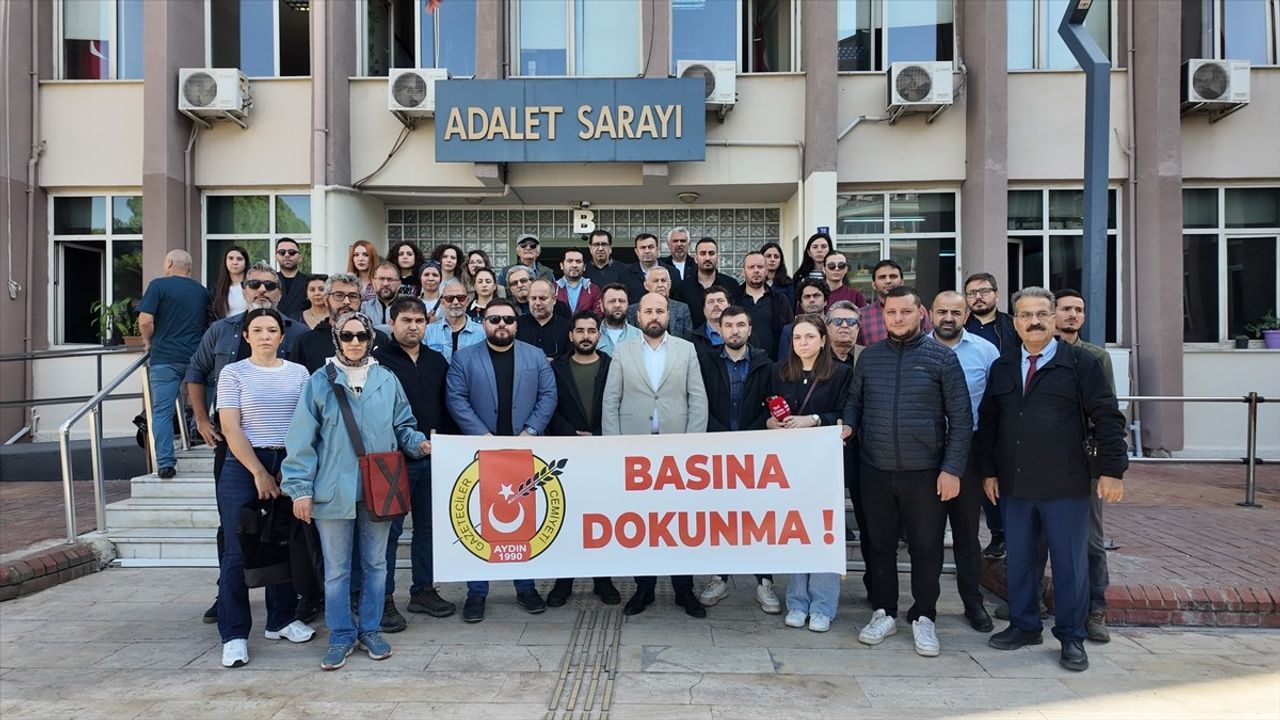 Aydın'da gazeteciler, meslektaşlarının darbedilmesini Aydın Adliyesi önünde protesto etti