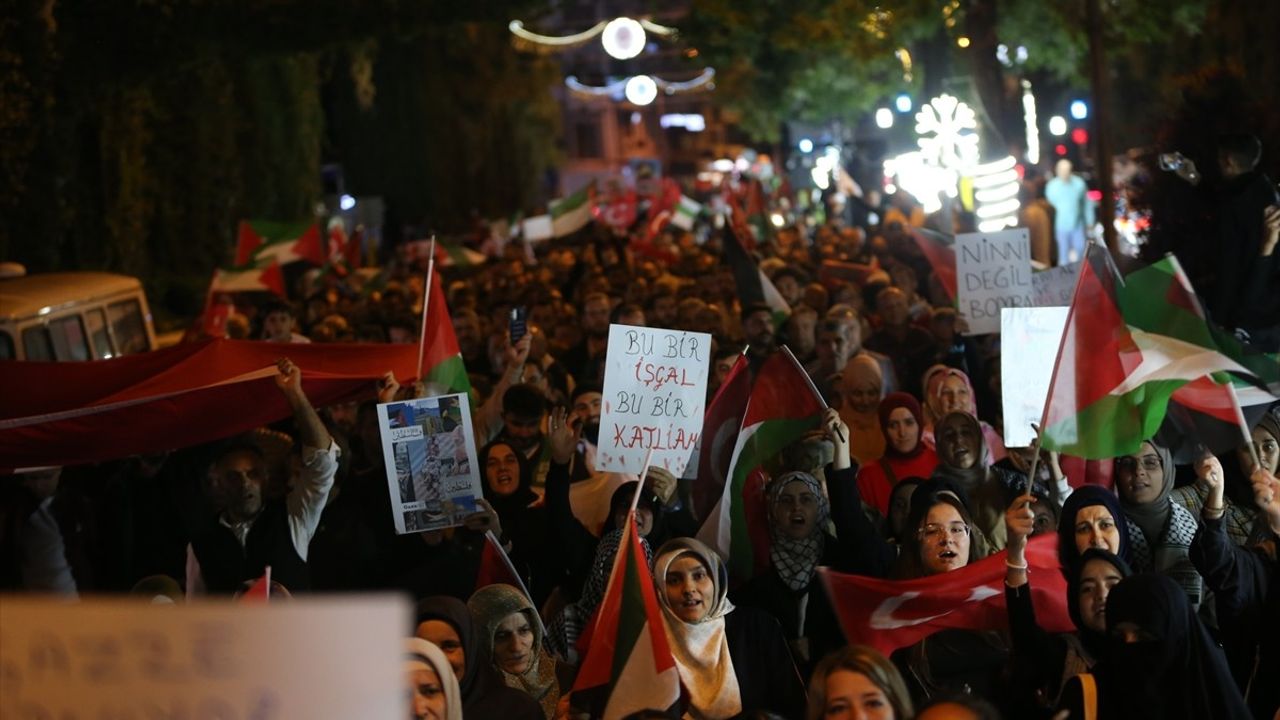 Aydın'da Küresel Sumud Filosu'na Destek Yürüyüşü