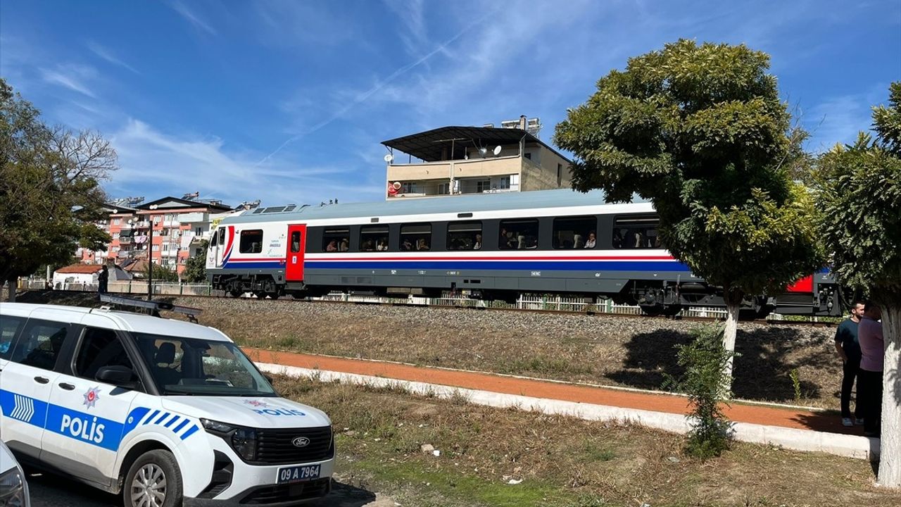 Aydın İncirliova'da Raylardaki Torununu Kurtaran Kadın Trenin Çarpması Sonucu Ağır Yaralandı