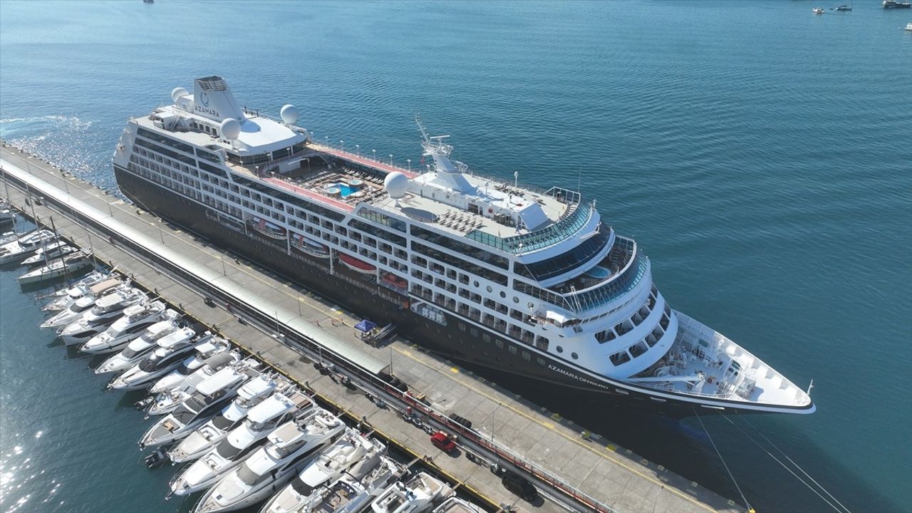 Azamara Onward Marmaris Limanı'na 650 Yolcusuyla Geldi