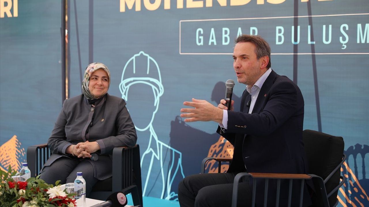 Bakan Bayraktar, Gabar'da 73 kadın mühendisle Şehit Esma Çevik-1 sahasında bir araya geldi