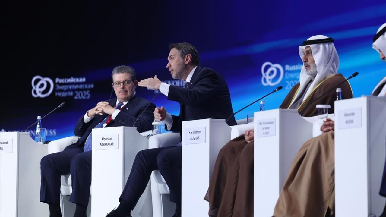 Bakan Bayraktar: 'Türk yolu' ile artan enerji talebine kapsamlı ve esnek yanıt