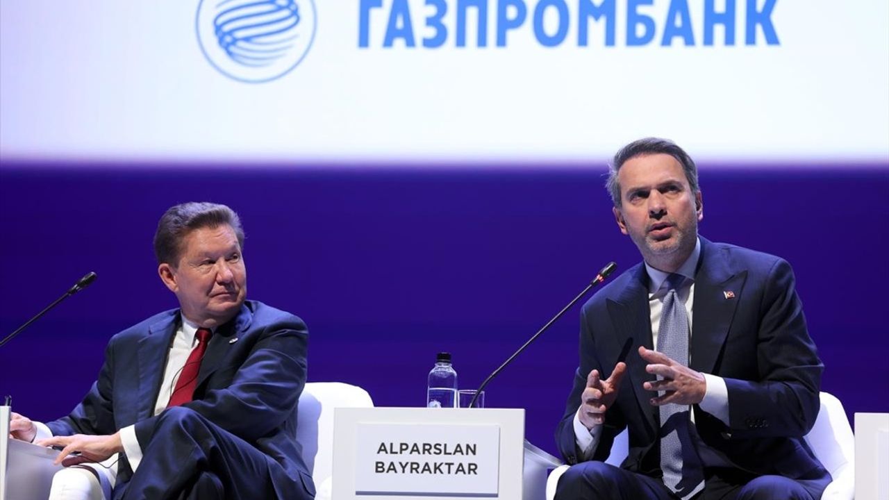 Bakan Bayraktar: Türkiye, Uygun Maliyetli Enerji İçin Yenilenebilir, Nükleer ve Gaz Yatırımlarını Sürdürecek