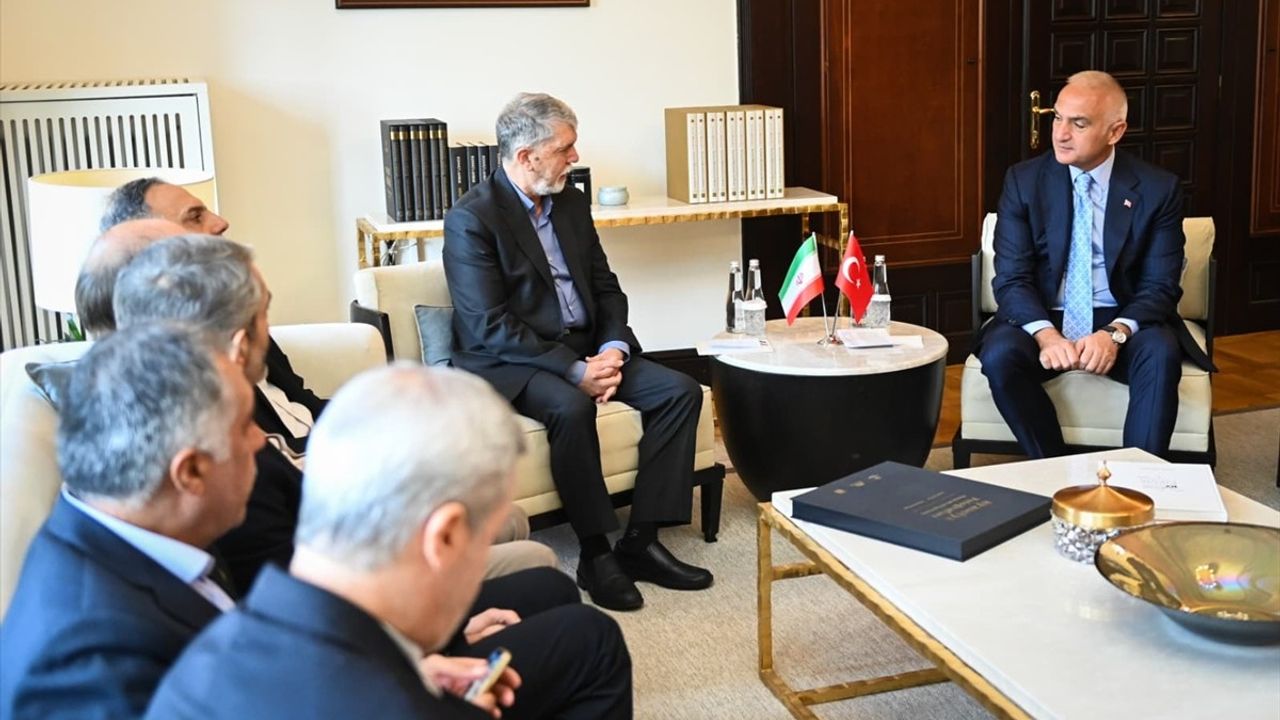 Bakan Ersoy, Abbas Salihi ile 2025 Türkiye-İran Kültür Yılı kapsamını görüştü